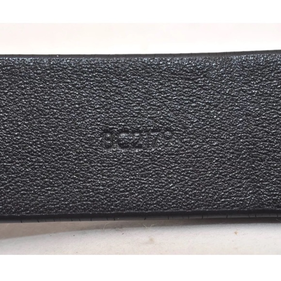 ✨🛍️ Louis Vuitton Initiales 20mm Black Leather Belt with Gold LV - Picture 7 of 8